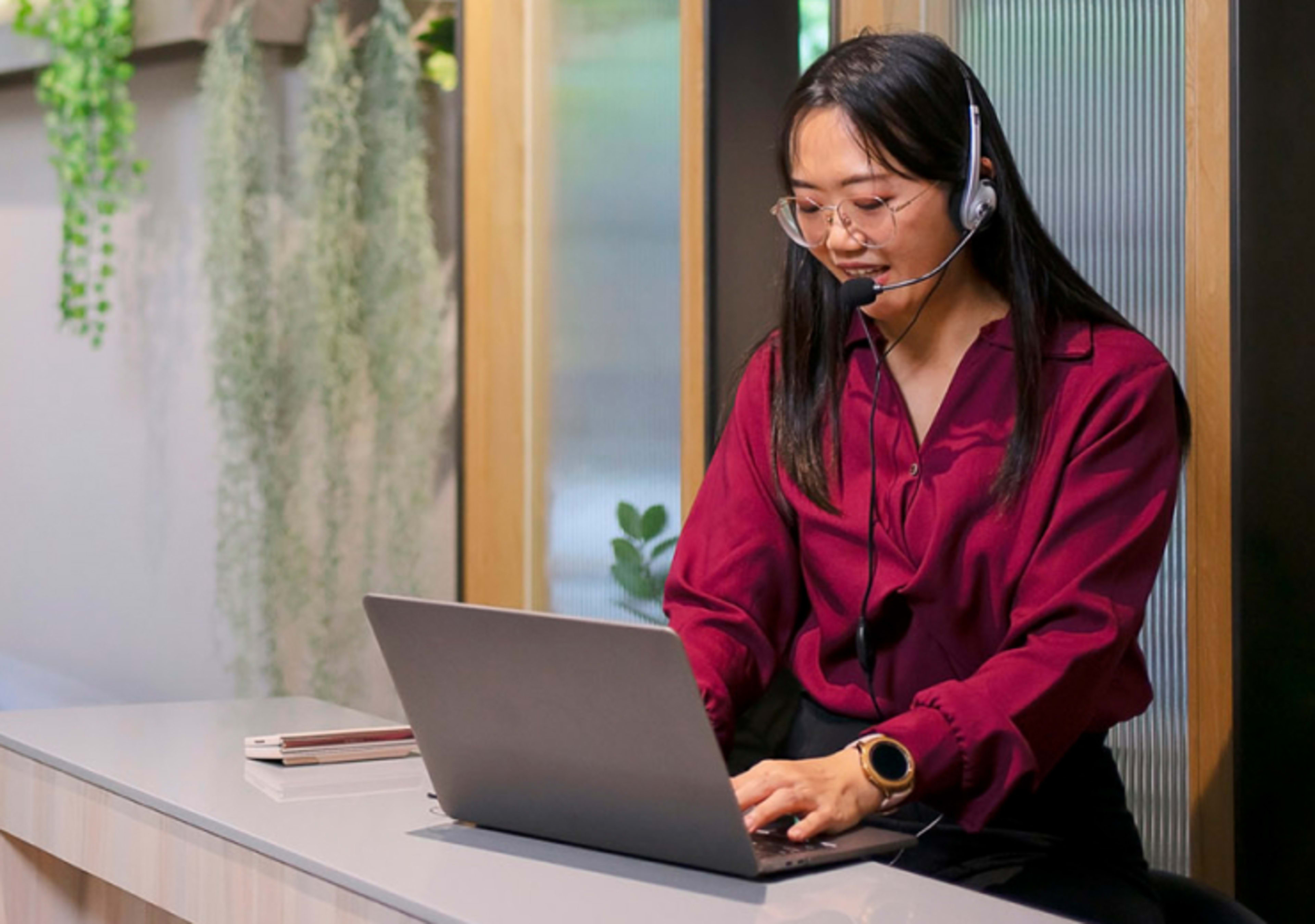 Support staff replying to emails