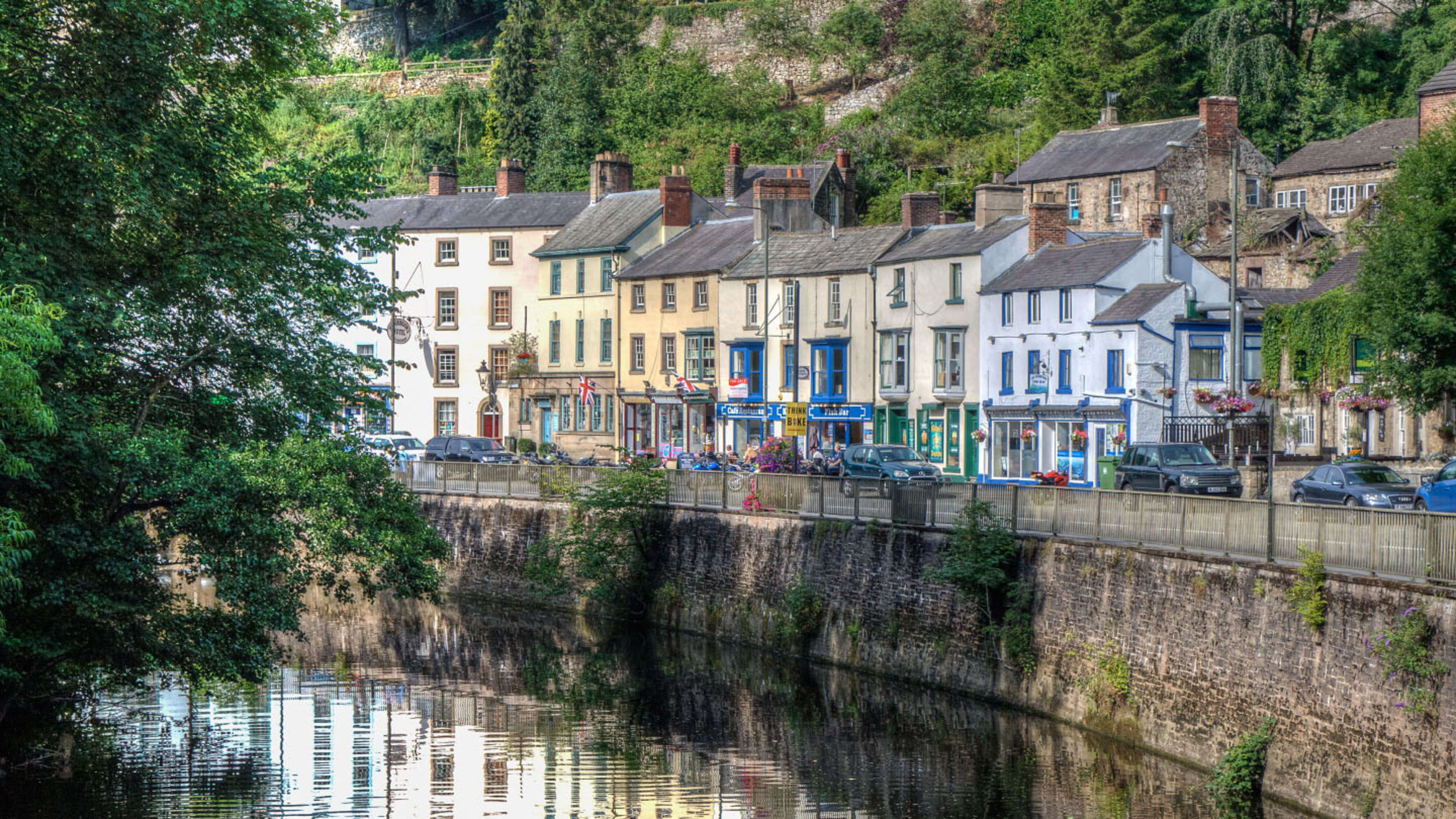 Image of a river and row of houses in Matlock Bath, Peak District